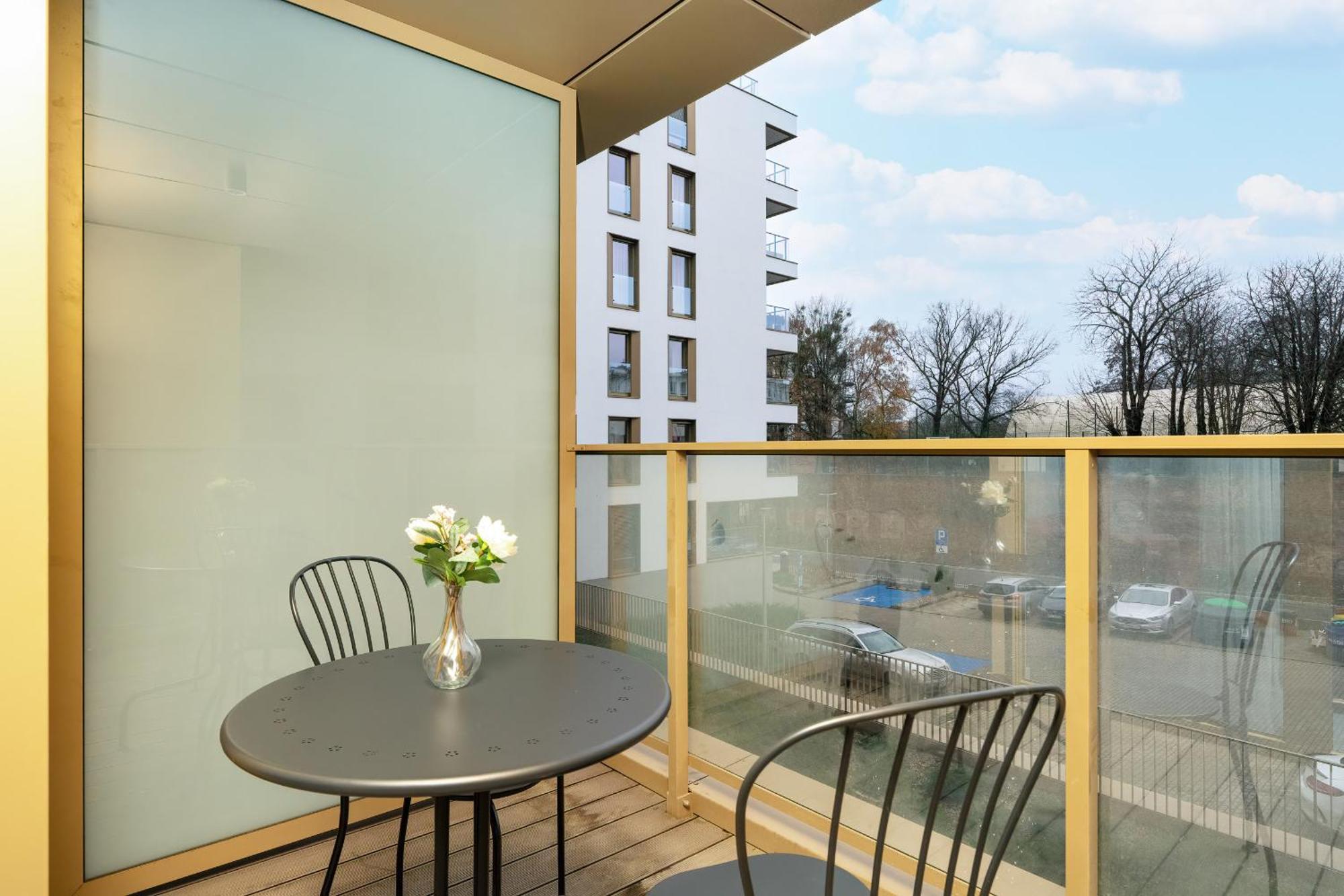 City Center Apartments With Gym & Free Garage Poznan By Noclegi Renters Dış mekan fotoğraf