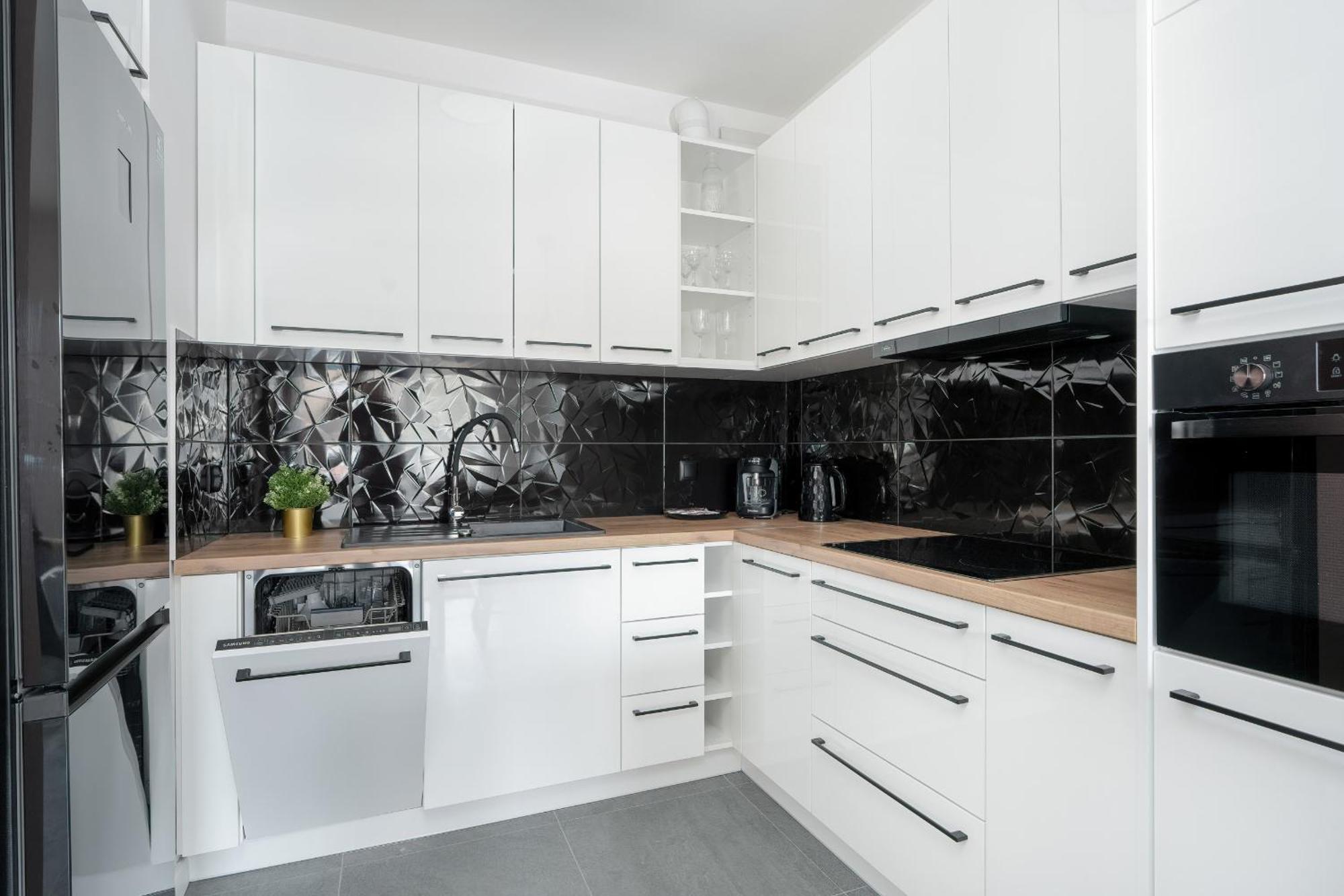 City Center Apartments With Gym & Free Garage Poznan By Noclegi Renters Dış mekan fotoğraf